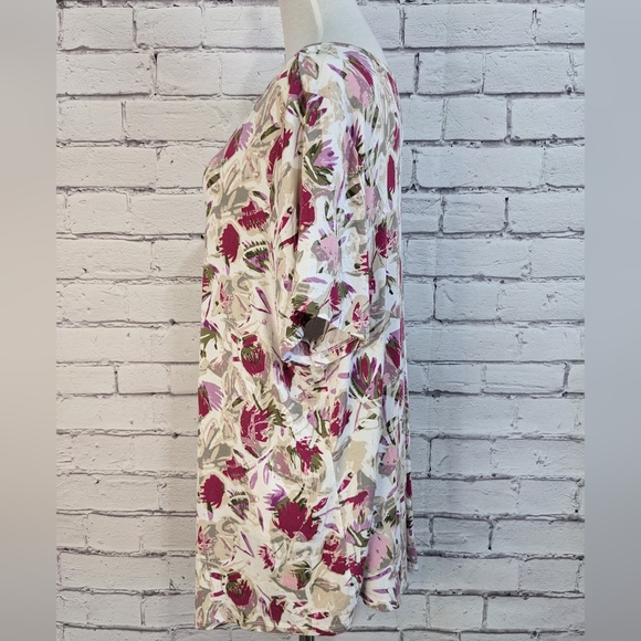 LANE BRYANT Flower V-neck Top - Picture 6 of 10